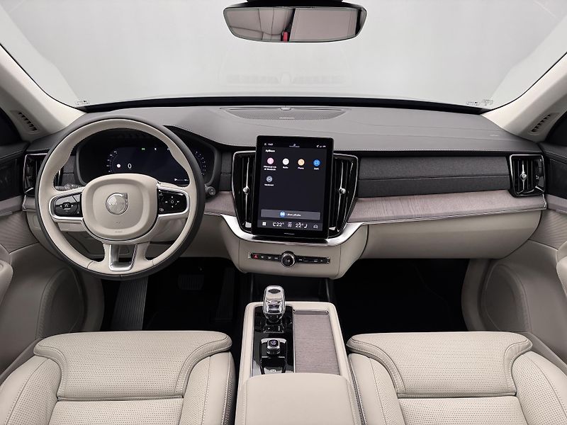 Volvo XC90 (2026) B5 AWD AUT DARK PLUS 7míst - fotka 2 z 25