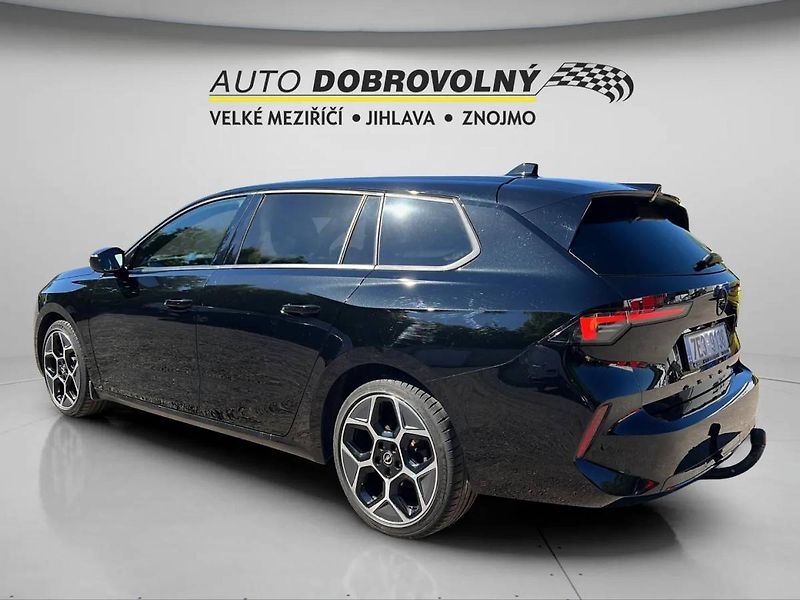 Opel Astra Sports Tourer GS BlueHDi 96kW - fotka 4 z 39