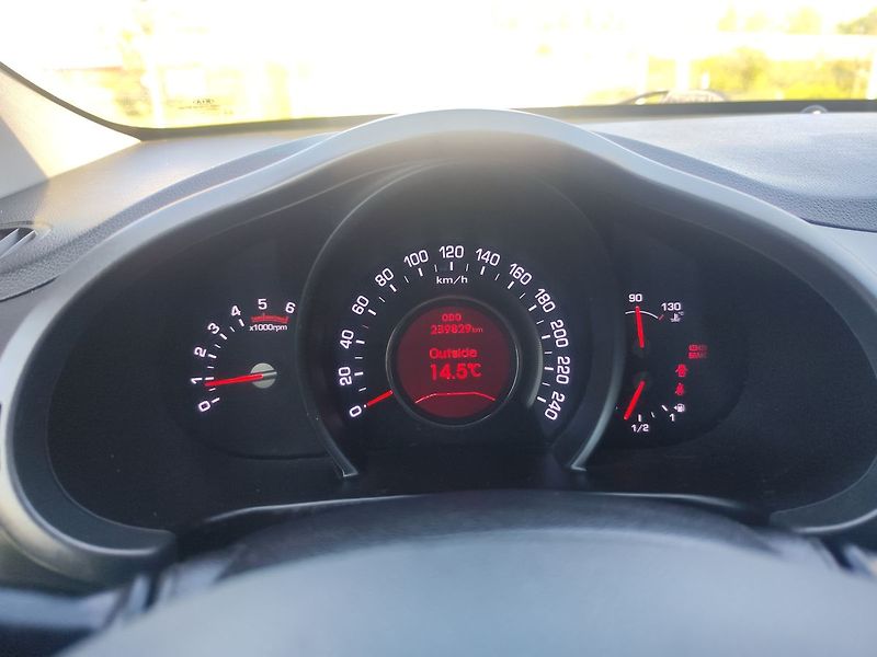 Kia Sportage 2.0 CRDi/100kW 4x4 ČR - fotka 15 z 28