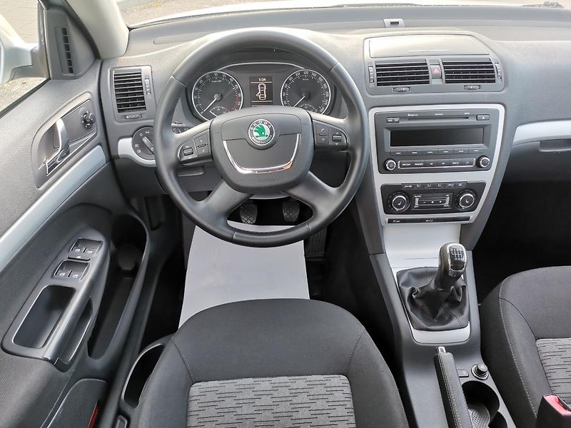 Škoda Octavia 2,0TDI 103 kW  CR ELEGANCE - fotka 29 z 49
