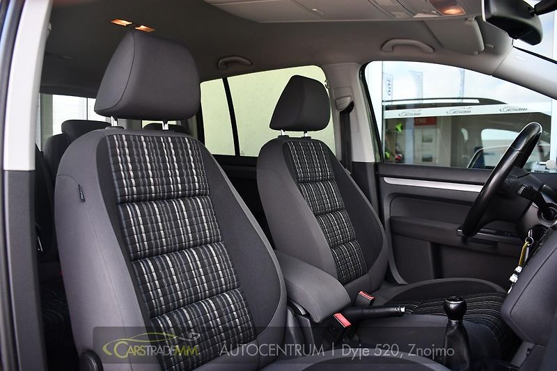 Volkswagen Touran 2.0TDi CROSS NAVI VÝHŘEV - fotka 18 z 48