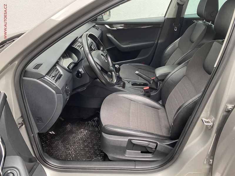 Škoda Octavia (2014) 1.6 TDi, Elegance, STK6/28 - fotka 9 z 19