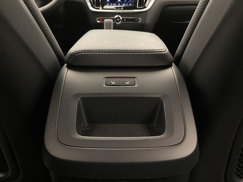 Volvo V60 CC B4 AWD BRIGHT PLUS AUT  - fotka 31 z 59