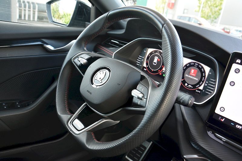 Škoda Octavia (2024) Combi 2.0 TSI 195 kW RS DSG 7 - fotka 16 z 27