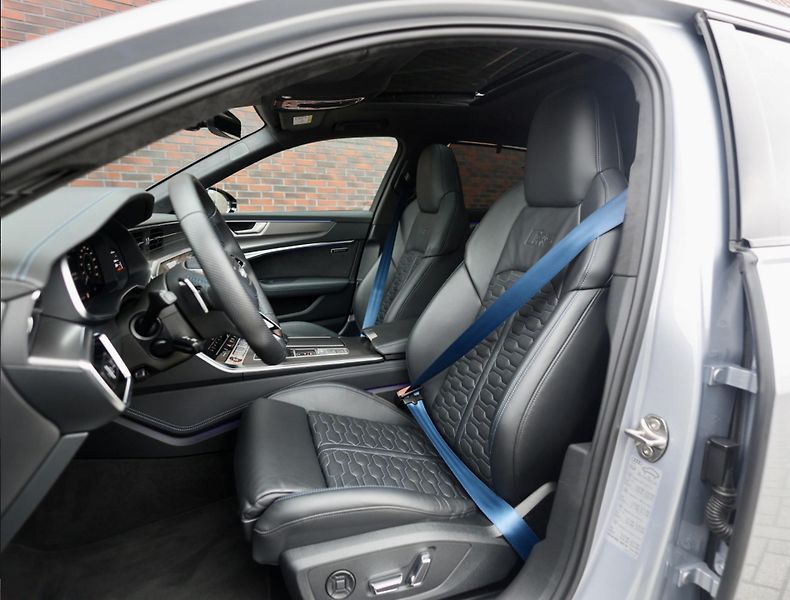 Audi RS 6 (2023) 4.0 TFSI V8 quattro Exclusive - fotka 23 z 49