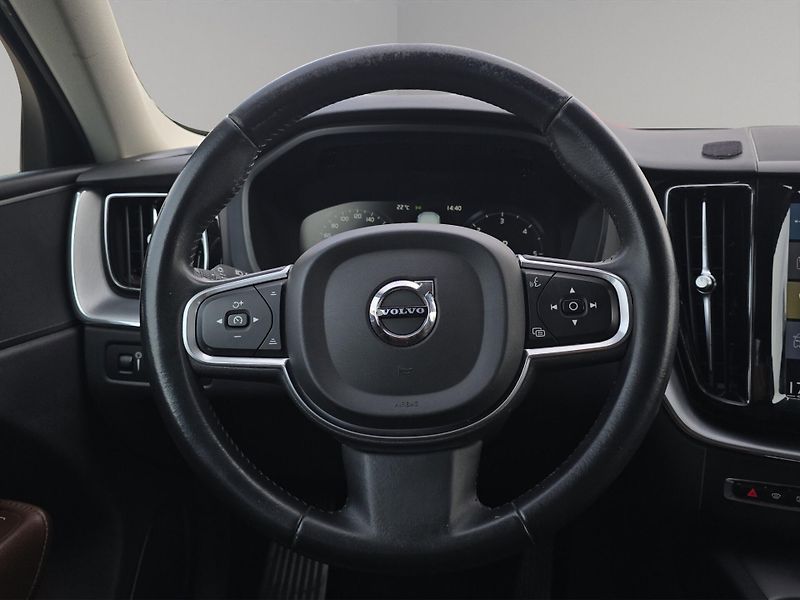 Volvo XC60 (2018) 2.0 D4 Drive-E A/T 140kW 4x4, - fotka 10 z 27