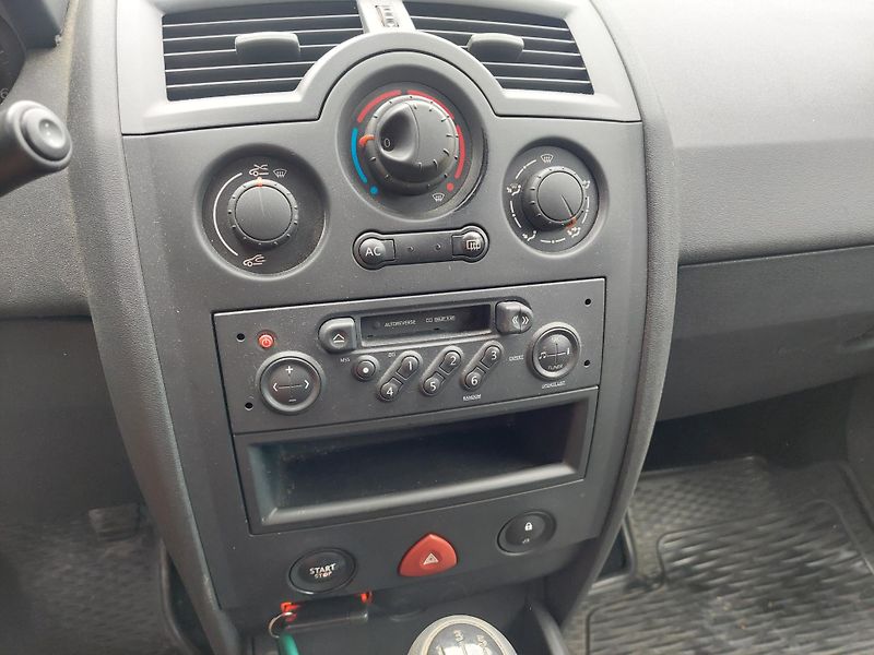 Renault Mégane (2005) II. 1.4i-16v - fotka 10 z 22