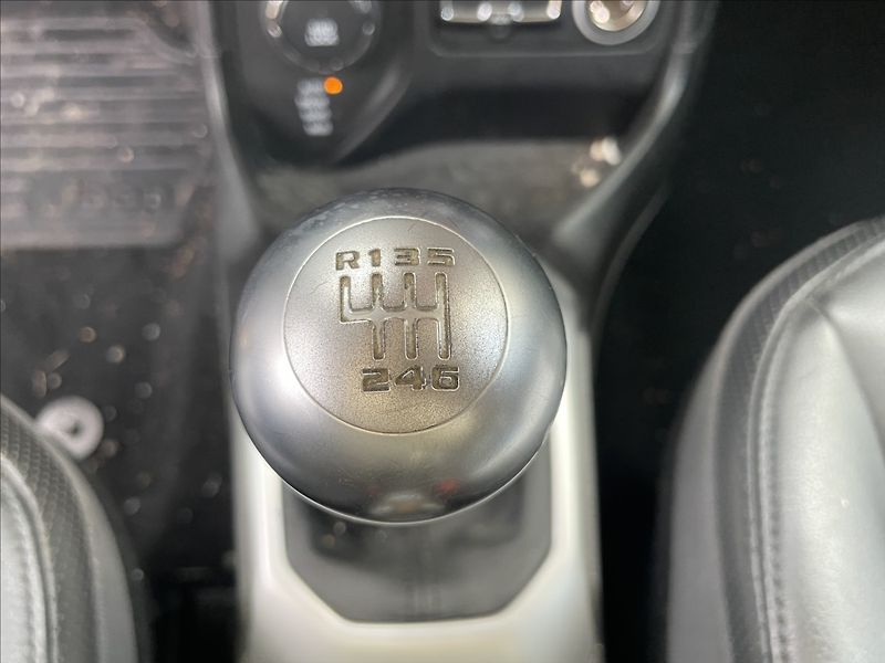 Jeep Renegade 2,0 CRD 103kw 4x4 LIMITED odp. - fotka 19 z 32