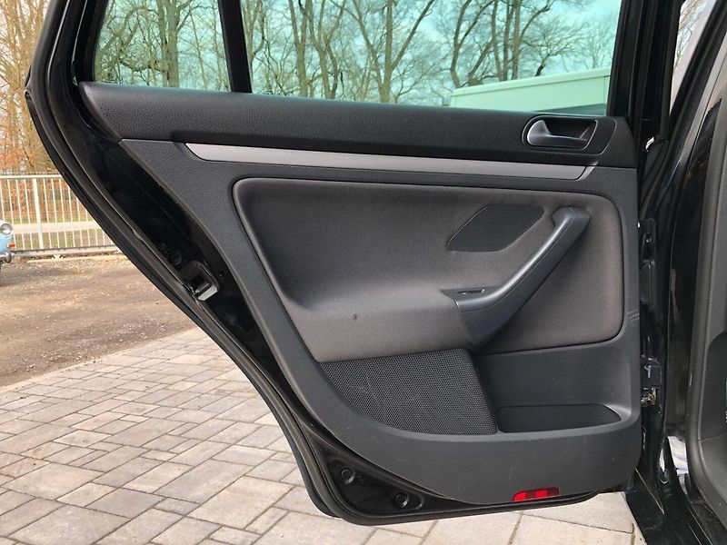 Volkswagen Golf Variant (2009) 1.9 TDi - fotka 10 z 27