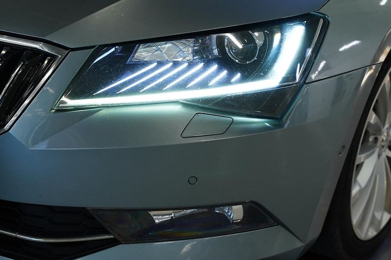 Škoda Superb - fotka 9 z 29