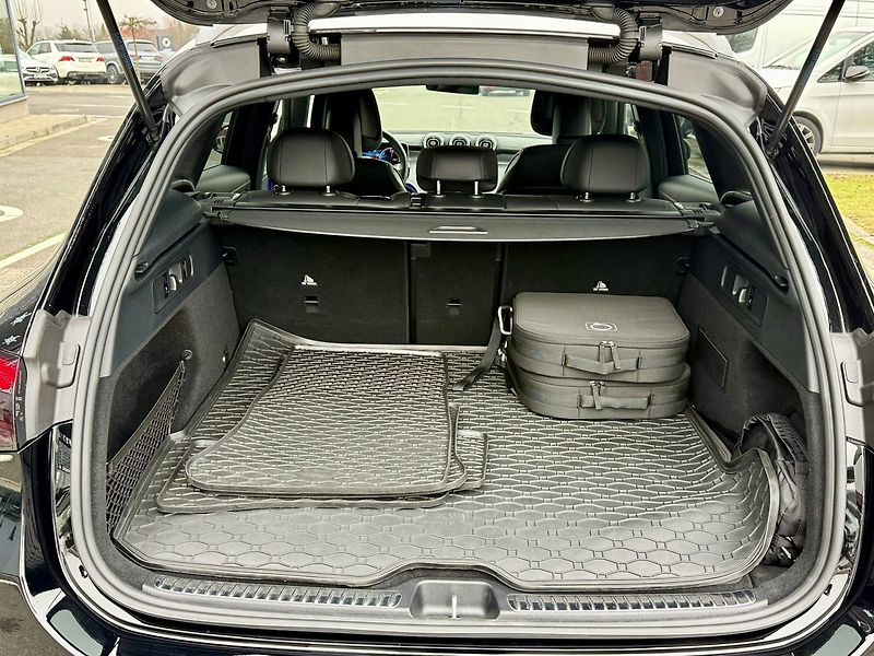 Mercedes-Benz GLC (2023) 300 e 4MATIC SUV - fotka 10 z 48
