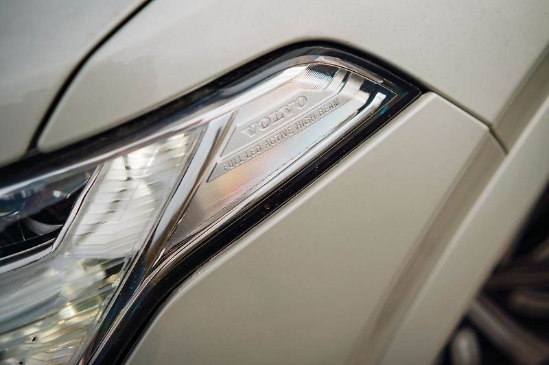 Volvo XC90 (2019) B5 AWD - fotka 7 z 28
