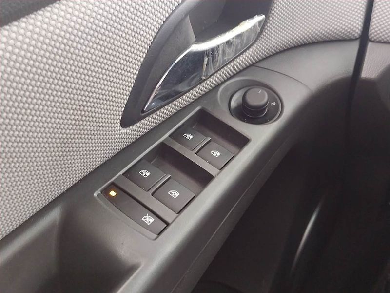 Chevrolet Cruze (2010) 2.0 VCDi, Serv.kniha - fotka 16 z 17