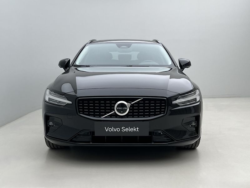 Volvo V60 B4 PLUS DARK PANORAMA - fotka 14 z 49