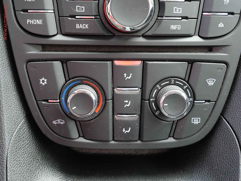Opel Meriva (2017) 1.4 i, 2.maj,ČR, AC - fotka 13 z 16