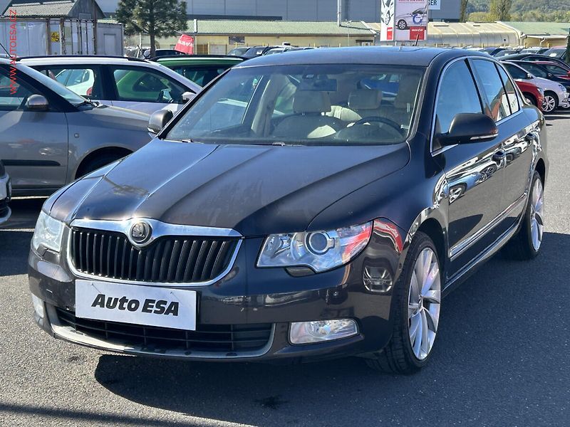 Škoda Superb (2009) 2.0 TDi, DSG, navi, xenon - fotka 3 z 17