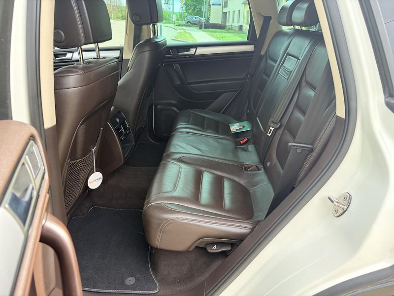Volkswagen Touareg 3.0TDI V6 DSG 4x4 VZDUCH - fotka 31 z 56
