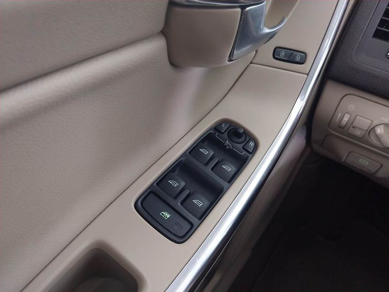 Volvo XC60 (2012) D3, 4X4, Automat, Xenony - fotka 18 z 19