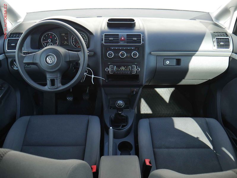 Volkswagen Touran (2013) 1.4 TSi, Trendline, TZ - fotka 8 z 16