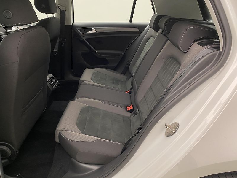 Volkswagen Golf 1.6TDI 85kW CZ - fotka 5 z 45