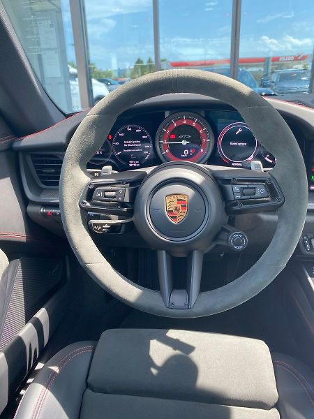 Porsche 911 (2024) Carrera 4 GTS Panorama - fotka 23 z 32