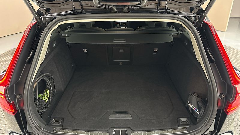 Volvo V60 2.0 T6 AUT AWD Recharge Plus B - fotka 17 z 34