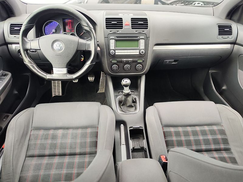 Volkswagen Golf 2.0 TFSI/147kW GTI - fotka 12 z 23