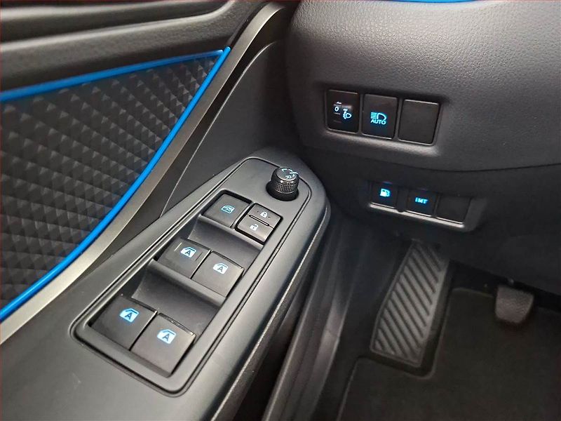 Toyota C-HR (2019) 1.2 Turbo, Navi, Tempomat - fotka 19 z 19