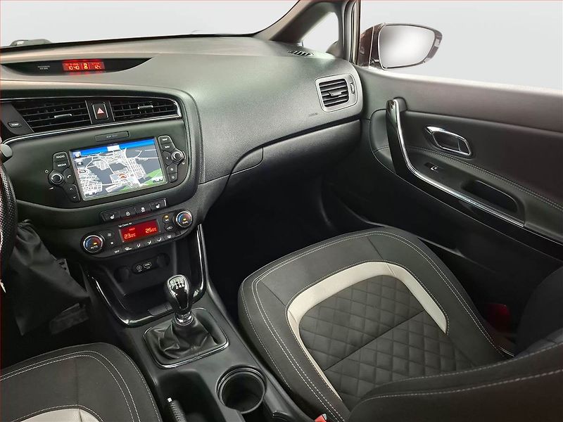 Kia Ceed (2016) 1.6 CRDi, Navi, Tempomat - fotka 8 z 19