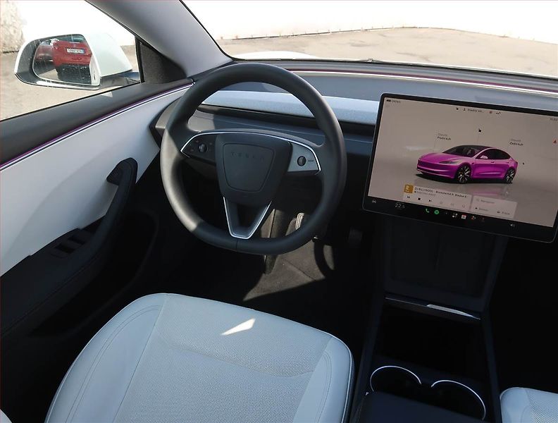 Tesla Model 3 (2024) Standard Range 60kWh - fotka 7 z 25