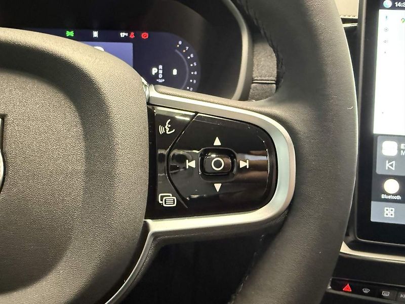 Volvo XC90 (2026) B5 2.0L 250+14 HP AT8 AWD CORE - fotka 9 z 28
