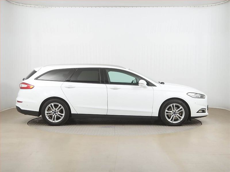 Ford Mondeo (2018) 2.0 TDCI, Navi, Tempomat - fotka 6 z 15