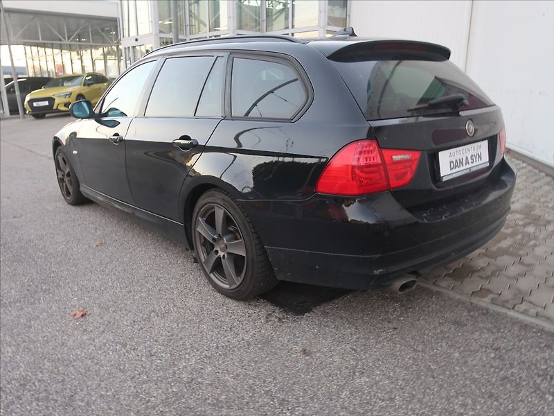 BMW Řada 3 2,0 320d XDrive, xenony - fotka 4 z 4