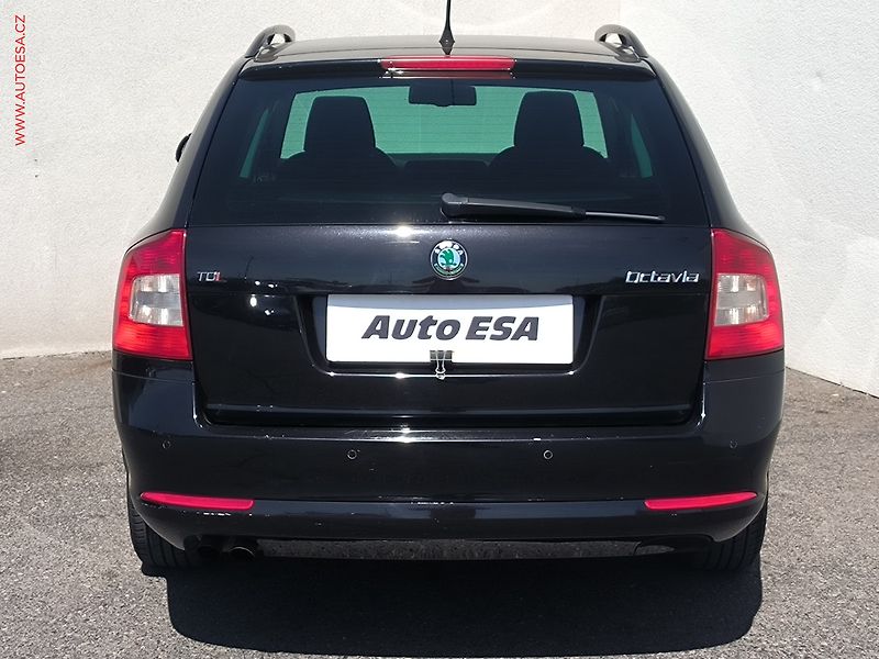 Škoda Octavia (2010) 2.0 TDi, Navi, AC - fotka 5 z 17