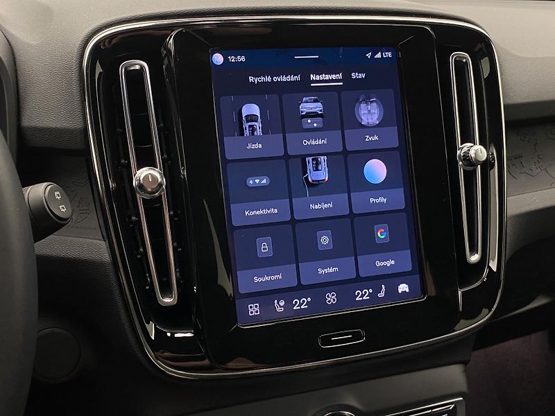 Volvo XC40 PURE ELECTRIC RECHARGE CORE  - fotka 38 z 49