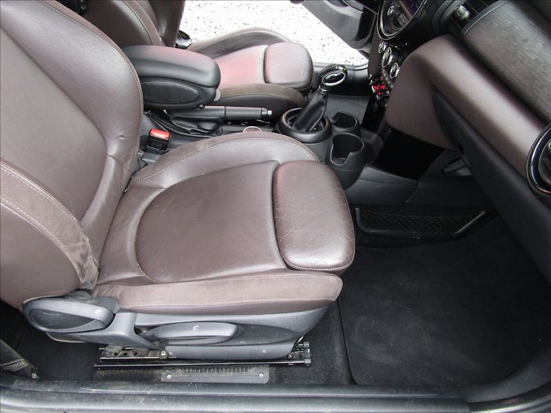 Mini Cooper 1.5D, automat, kůže - fotka 18 z 38