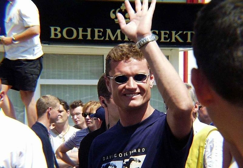 David Coulthard se v červnu roku 1999 stal čestným patronem Autodromu Most. Na snímku je rpři setkání s fanoušky.