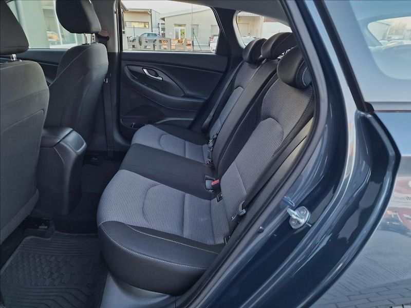 Hyundai i30 1.6CRDi Comfort,ČR,1.Majitel - fotka 17 z 50