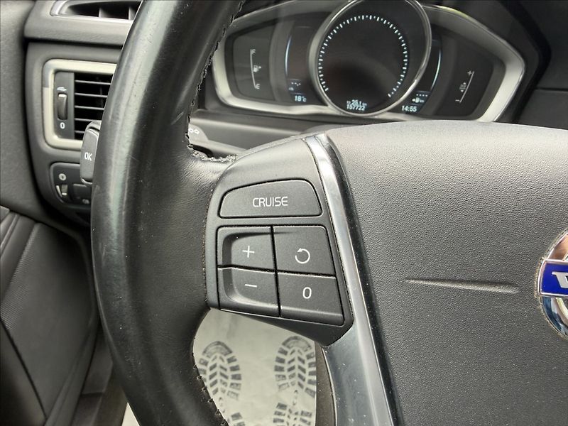 Volvo V70 2.0 D4 Momentum - fotka 14 z 23