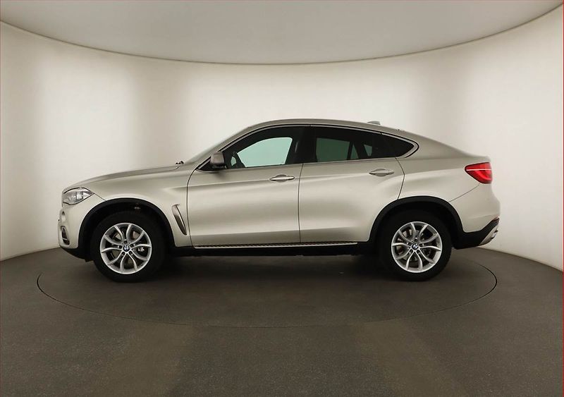 BMW X6 (2016) xDrive40d - fotka 3 z 20