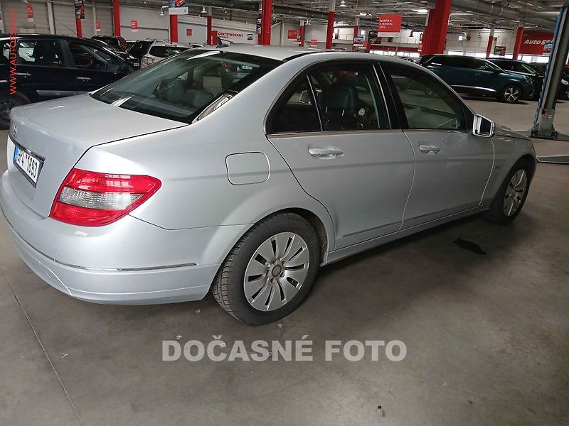 Mercedes-Benz Třídy C (2009) 1.6i, Klima - fotka 2 z 3