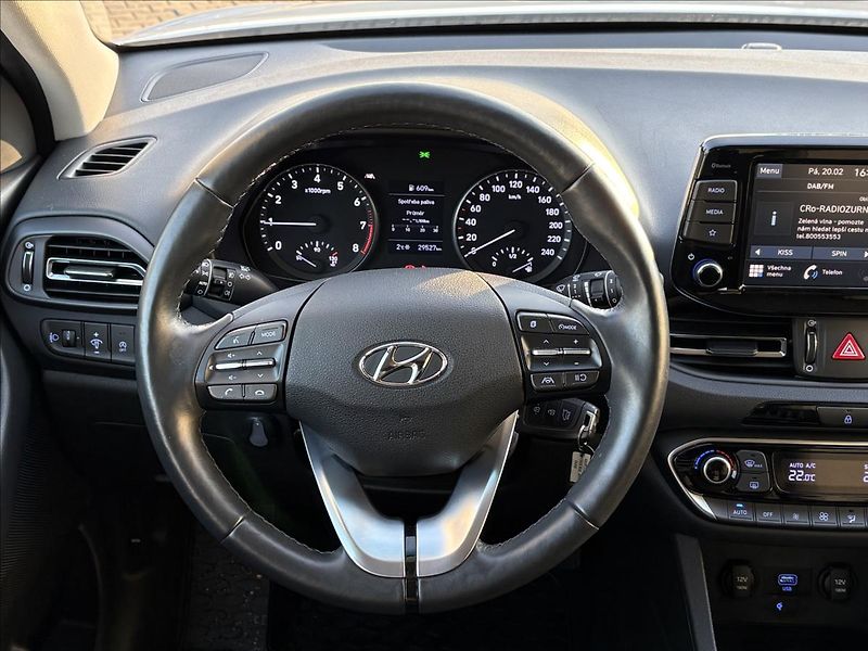Hyundai i30 1,5 i CVVT  HB Smart - fotka 14 z 17