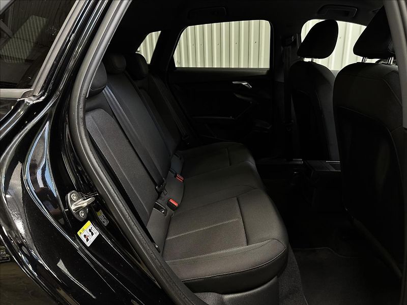 Audi A3 35TDI 110kW 2XALU MATRIX LED - fotka 34 z 41