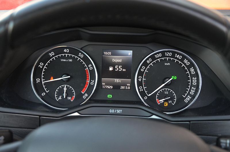 Škoda Superb (2017) 1.8 TSi DSG STYLE / ČR / PANO - fotka 30 z 46