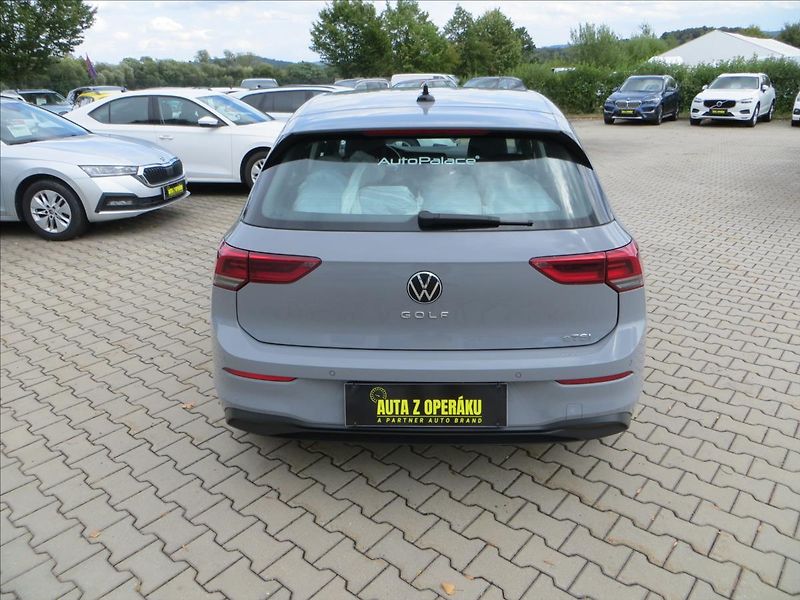 Volkswagen Golf 1,0 TSI Life 81kW DSG - fotka 6 z 24