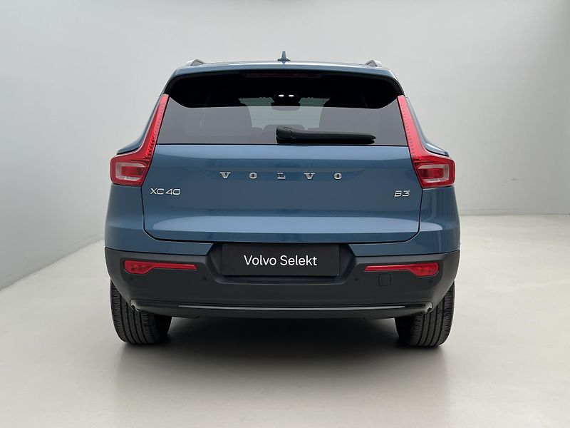 Volvo XC40 B3 DARK PLUS AUT CZ 1. maj. - fotka 12 z 41