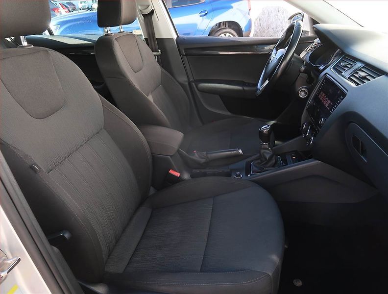 Škoda Octavia (2018) Style 2.0 TDI, Tempomat - fotka 9 z 21