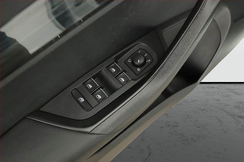 Škoda Karoq (2018) 2.0 TDI, 4X4, Automat, Navi - fotka 17 z 17