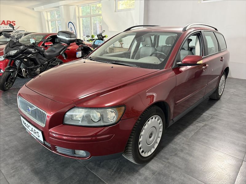 Volvo V50 2,0   D 100KW KRÁSNÝ STAV TZ - fotka 3 z 19