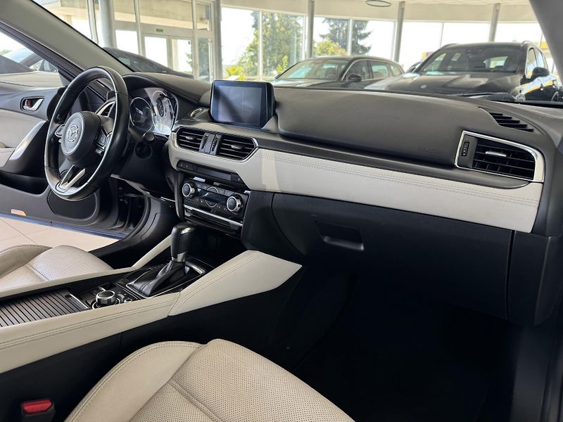 Mazda 6 2,2 SkyActiv-D*129kW*4x4*AUT - fotka 13 z 39